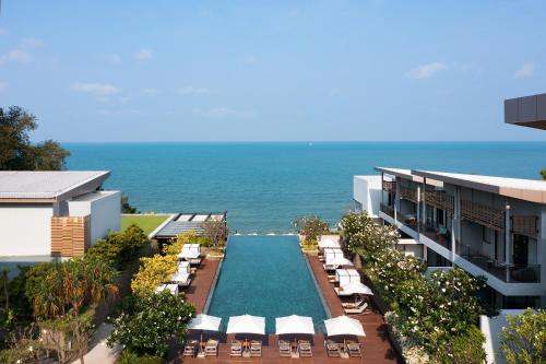 an aerial view of a resort with a swimming pool and the ocean at Renaissance Pattaya Resort & Spa in Na Jomtien