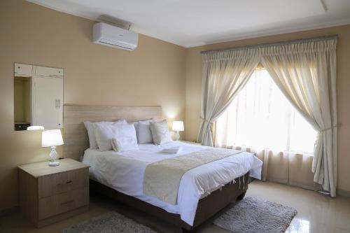 Postel nebo postele na pokoji v ubytování Haithoms B&B Tlokweng-Gaborone