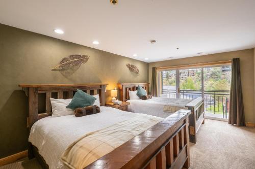 a bedroom with two beds and a large window at Treasure Mountain Inn in Park City
