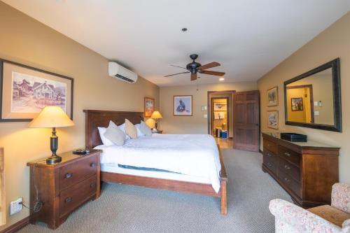 a bedroom with a bed and a ceiling fan at Treasure Mountain Inn in Park City