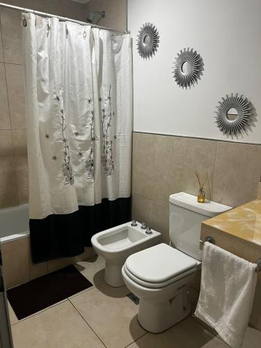a bathroom with a toilet and a sink and a shower at Departamento de Categoria Torre Costanera Norte, Corrientes in Corrientes