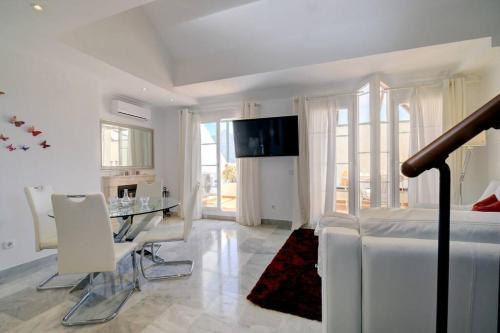 Puerto Banus Penthouse Duplex corner apartment