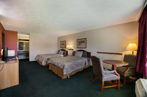 Ein Bett oder Betten in einem Zimmer der Unterkunft Travelodge by Wyndham Oakley
