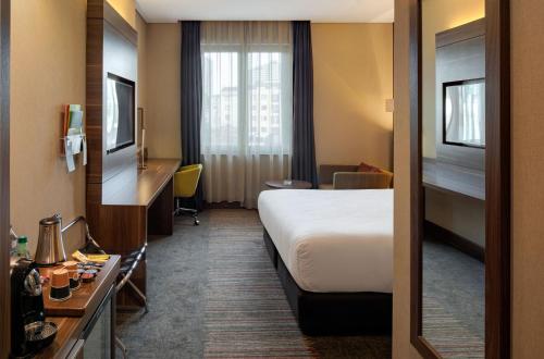 Standard Queen Room