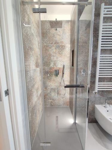 Ένα μπάνιο στο AL PONTE design apartment