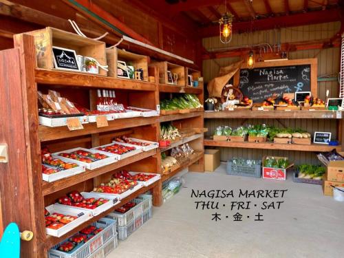 a produce section of a market with vegetables on shelves at Guest House Tatara - Vacation STAY 61943v in Yasugi