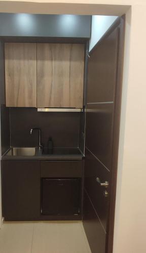 Gambar di galeri bagi Apartments Sadiku with sea view di Sarandë