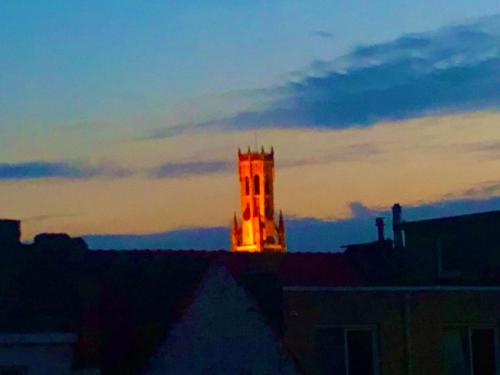 Sončni vzhod oz. zahod, fotografiran iz B&B-ja oz. okolice