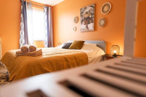 a bedroom with a bed with two towels on it at La Reserve in Brugelette