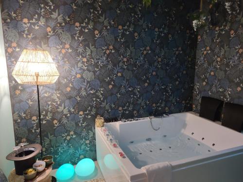 a bath tub in a room with a lamp at Mary Gery's Rooms in Castellammare del Golfo