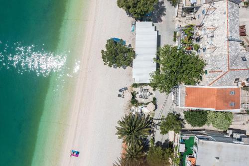 an overhead view of a beach and the ocean at House Katarina in Krvavica