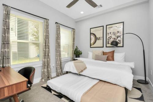 a bedroom with two beds and a desk and window at Mohr Haus - Walk to NRG Stadium - Medical Center - Sleeps 8 in Houston
