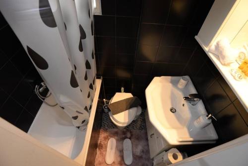 a small bathroom with a tub and a toilet and a sink at Penthouse in the Heart of Athens in Athens