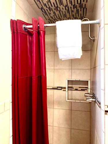 Ένα μπάνιο στο Breakers Boutique Inn
