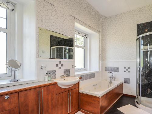 a bathroom with a tub and a sink and a bath tub at Old Distillery in Halkirk