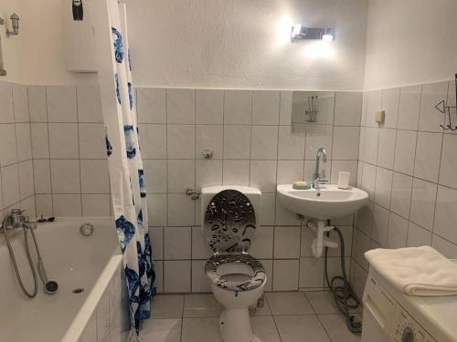 Kylpyhuone majoituspaikassa Fantastisches Apartment Essen 1 Zimmer 1-2 Personen: