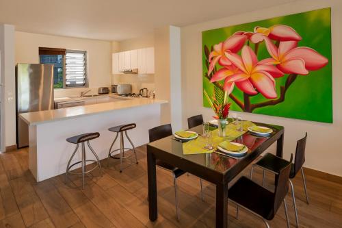 Una cocina o zona de cocina en The Terraces Apartments Denarau