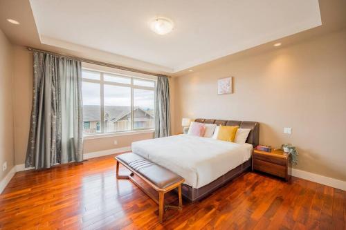Kelowna Spacious 2 Bedrooms House – Photos 3