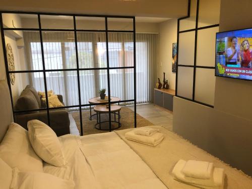 Una cama o camas en una habitación de Departamento en primer piso a 900 metros de La Balcarce