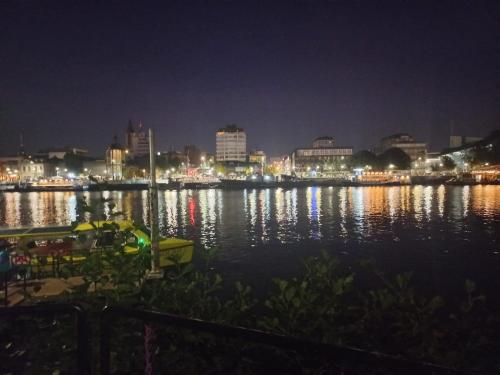 a city at night with lights on the water at Mini Casa Rocura Valdivia in Valdivia