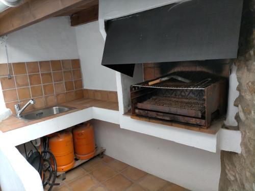 Una cocina o zona de cocina en Casa Barrilets
