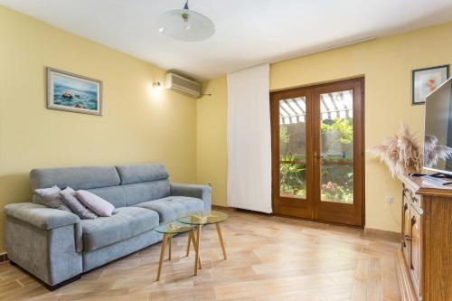 Apartments with parking space Kastel Stari, Kastela - 20999