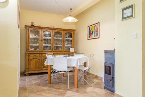 Apartments with parking space Kastel Stari, Kastela - 20999