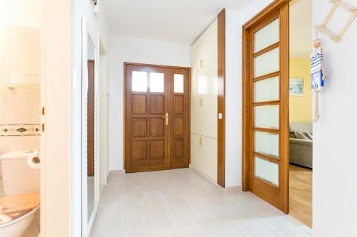 Apartments with parking space Kastel Stari, Kastela - 20999