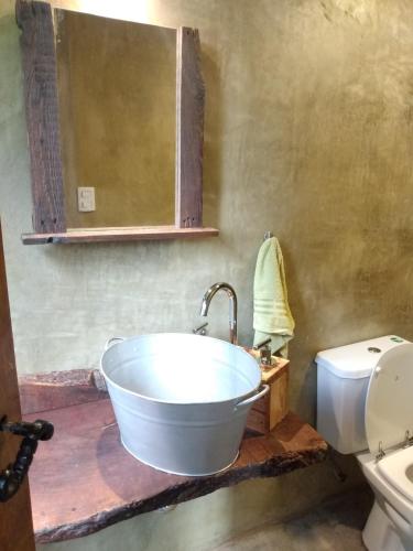 a bathroom with a tub sink and a toilet at Loft El Taller - Rústico, elegante, acogedor in Yerba Buena