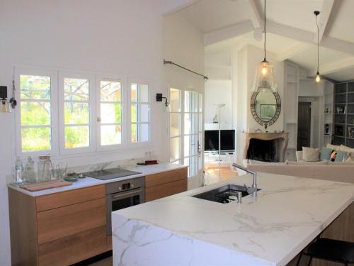 A kitchen or kitchenette at Welcoming holiday home in Tourtour with private pool