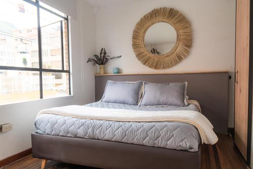 Una cama o camas en una habitación de Trip Monkey Zona G