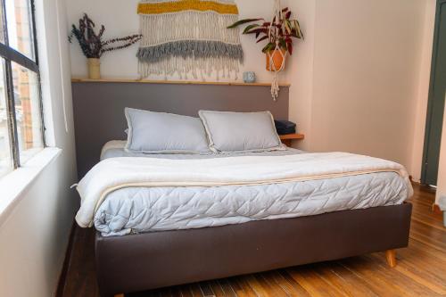 Una cama o camas en una habitación de Trip Monkey Zona G