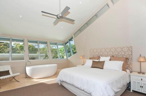 Llit o llits en una habitació de 45 Park Edge Road, Sunshine Beach