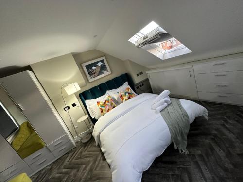 a bedroom with a large bed and a window at Mara Boutique Apartaments in Oldbury