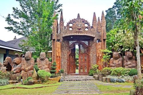 an entrance to a building with a bunch of statues at Casa Mercado I in Lipa