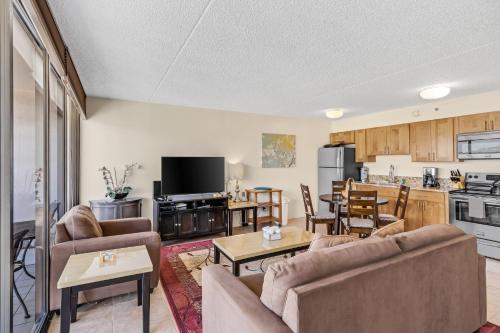 Tower 2 Suite 3709 - QQP home_3