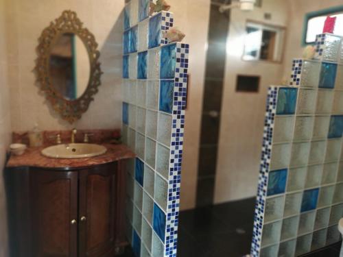 a bathroom with a sink and a mirror at Cabaña Luna Verde in San Vicente