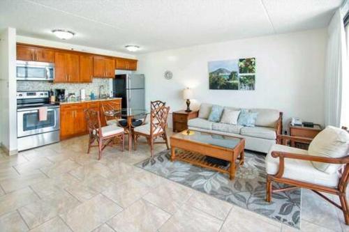 Deluxe Panoramic Mountain View Condo - 37th Floor, Free parking & Wifi condo_3