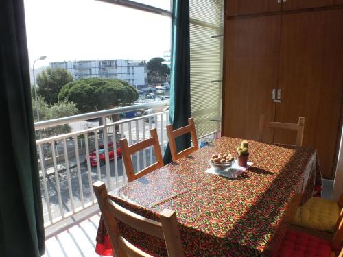 Appartement Confortable à deux pas de la Plage avec Parking et Grande Terrasse à Roses