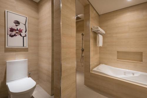 Un baño de Dusit Thani Mactan Cebu Resort