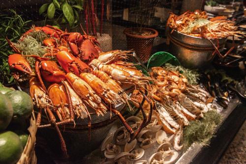 Comida en o cerca de este resort