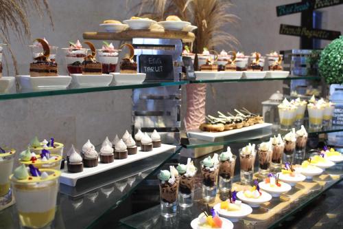 Comida en o cerca de este resort