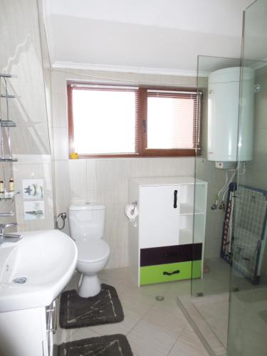 Bilik mandi di Fantasy Apartments Saint Constantine and Helena Resort
