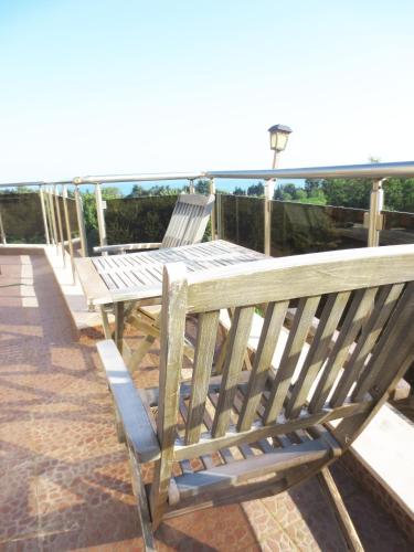Balkoni atau teres di Fantasy Apartments Saint Constantine and Helena Resort