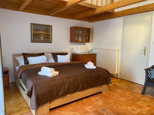 Posteľ alebo postele v izbe v ubytovaní Balatonfüred - Péter apartman