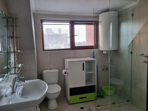 Bilik mandi di Fantasy Apartments Saint Constantine and Helena Resort