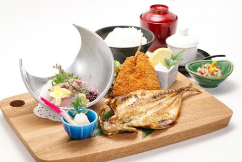 ホテルの敷地内または近くでの食事または食べ物