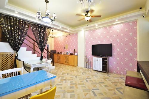 TV a/nebo společenská místnost v ubytování Haige Homestay