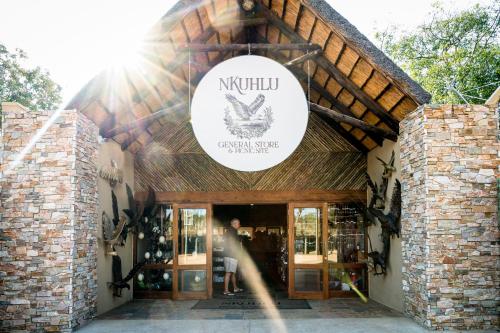 Certificato, attestato, insegna o altro documento esposto da Nkuhlu Tented Camp