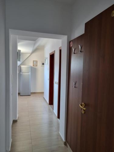 Dapur atau dapur kecil di Fantasy Apartments Saint Constantine and Helena Resort